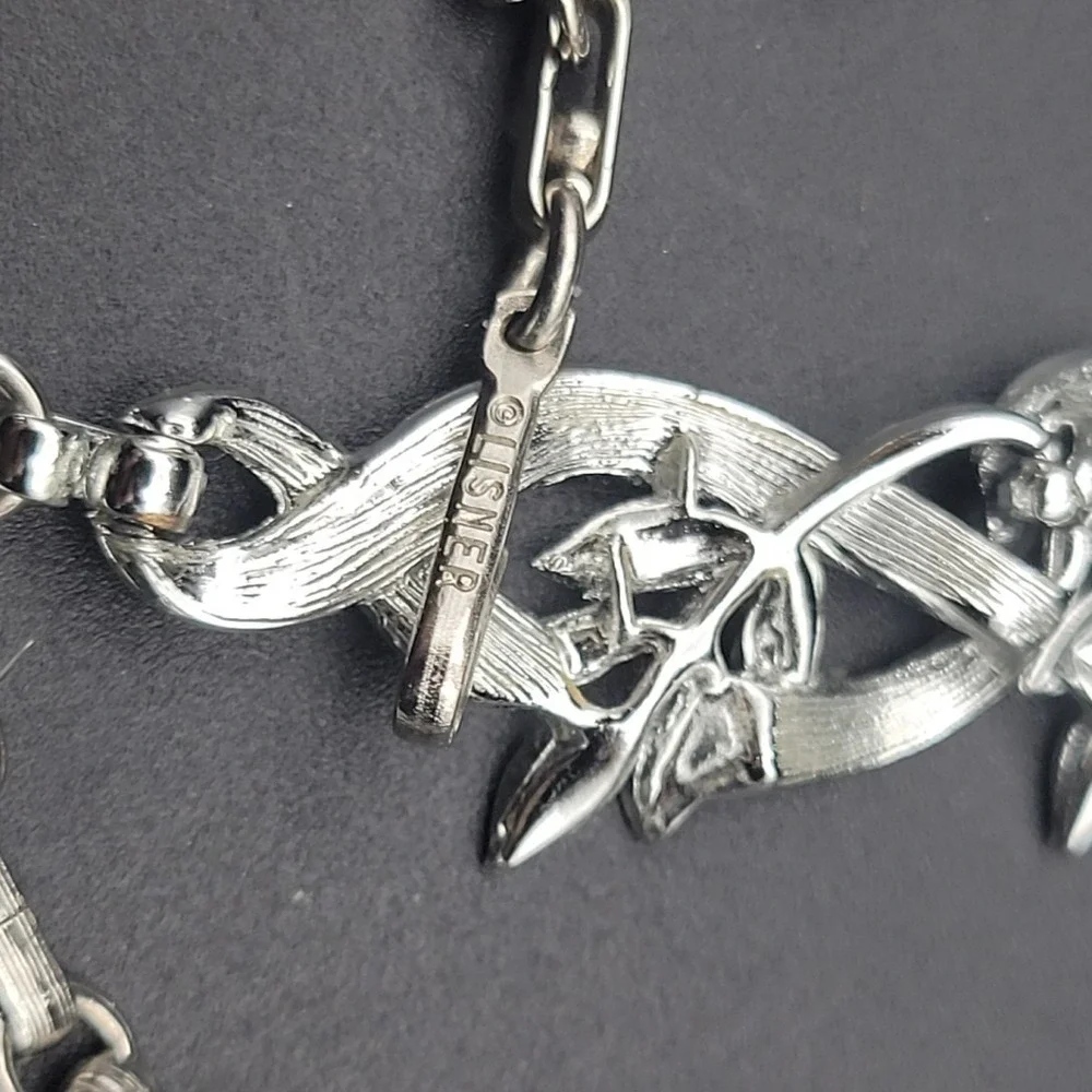 Vintage Lisner Silver Tone Leaf Choker Necklace 16 Inch Adjustable Cottagecore